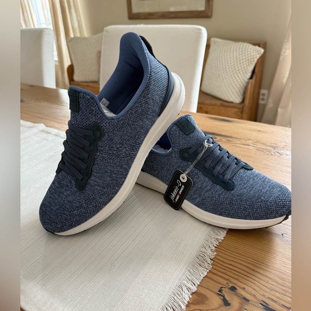 Men’s Johnnie-O Range Runner Navy Blue Shoe Size 11
